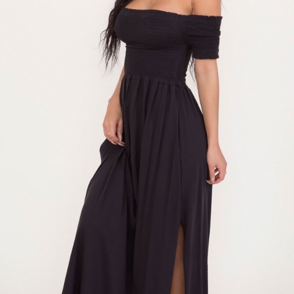 Restocked! 🆕️Smocked Off Shoulder Maxi Dress - Picture 2 of 6